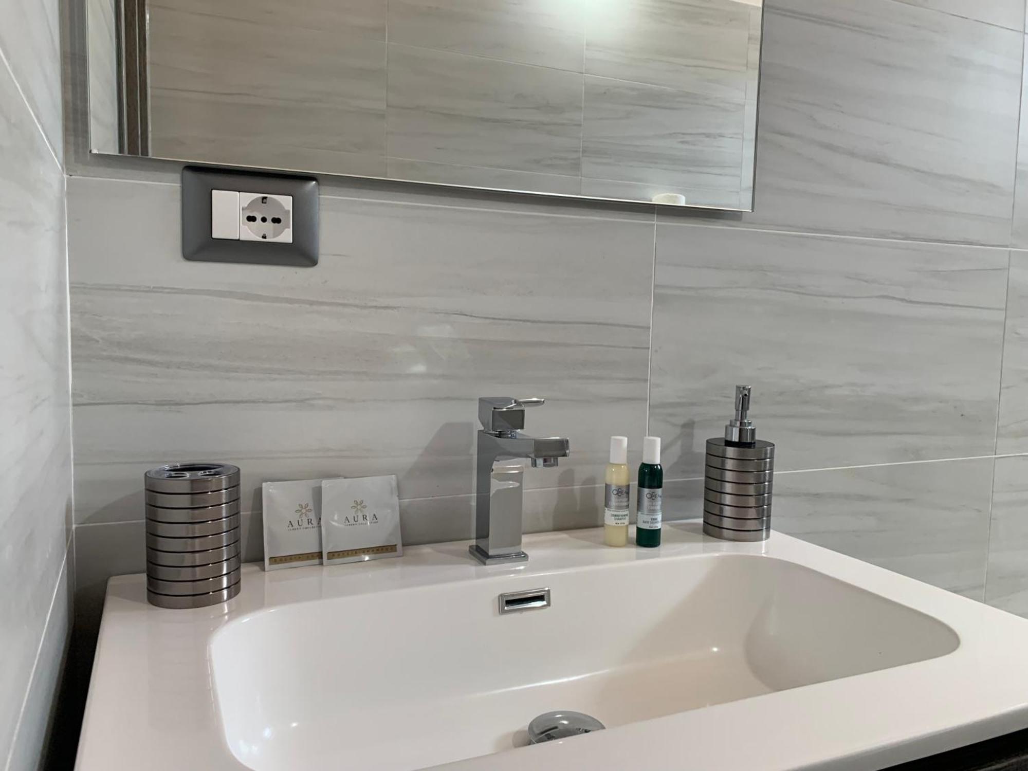 Prestige *Luxury Rooms & Appartment Монтеджордано Екстериор снимка